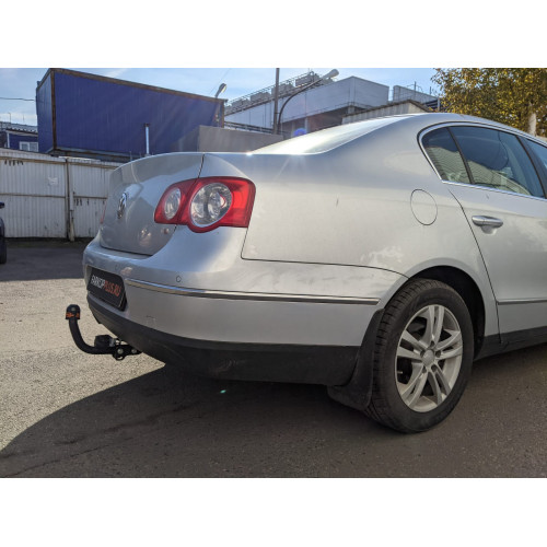 Фаркоп Лидер Плюс на VOLKSWAGEN Passat 2005–2010  Арт. V107-A (седан и универсал)